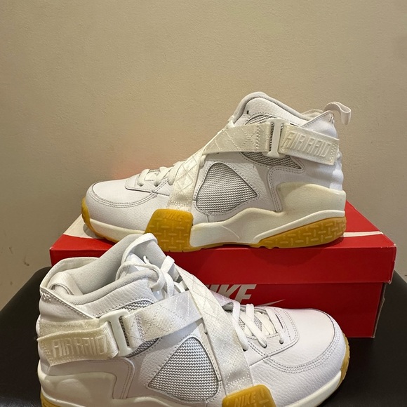NIB Men Nike Air Raid Retro White Gum Light Brown DJ5974 100 main image 4